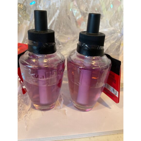 Bath & Body Works “Snowflakes & Cashmere” NEW Wallflower Refills -2 - Picture 4 of 4